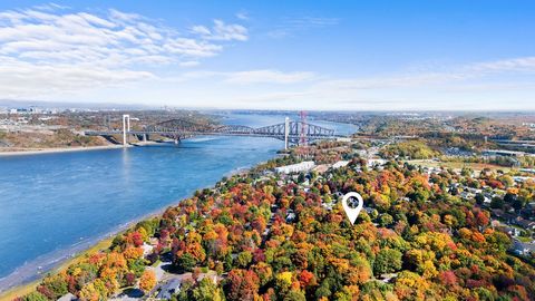 Découvrez ce magnifique terrain offrant une localisation de choix, à seulement quelques pas des ponts, avec une vue partielle sur le majestueux fleuve. Idéal pour y construire la maison de vos rêves, ce terrain vous offre le parfait équilibre entre t...