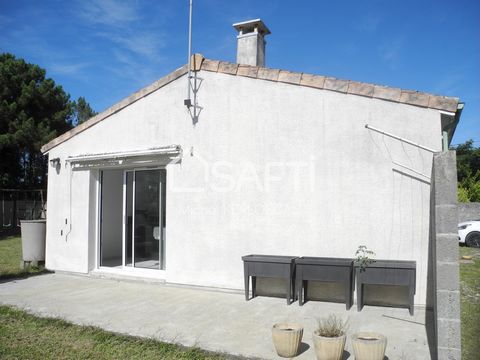 Située à Arvert (17530), cette maison de plain-pied, exposée Sud-Ouest, offre un cadre paisible pour les amoureux de la nature. Elle bénéficie d'une luminosité naturelle toute la journée. Le terrain + de 1100 m², entièrement clos, assure intimité et ...