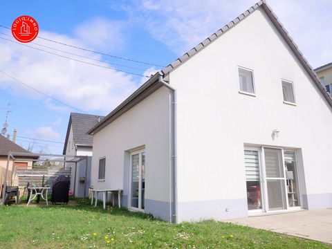 Ne manquez pas l'opportunité de découvrir cette superbe maison de 106 m2 (type F5), où modernité et élégance se rencontrent à merveille. Ses Atouts Majeurs : Séjour Lumineux : Un espace convivial, idéal pour vos moments de détente. Cuisine Entièremen...