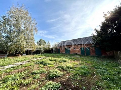 Bent u op zoek naar uw kans om u te ontwikkelen op het platteland? Dan is deze historische boerderij misschien wel iets voor jou! Deze charmante vierhoekige boerderij op een absoluut afgelegen locatie met zijn zonnige terras biedt een ideale plek om ...