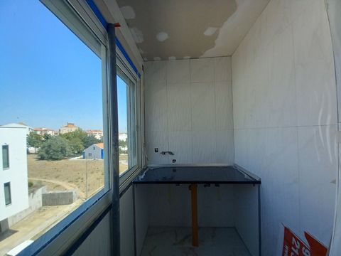 T2 da consegnare completamente ricondizionato. Accanto al centro sanitario Castanera, alle scuole e beneficiando della vicinanza di tutti i tipi di servizi, questo appartamento è nelle fasi finali di ristrutturazione. Con una stazione ferroviaria, se...