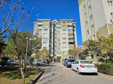 Appartement te koop in Pendik, Yenisehir Mahallesi, Çağdaş Module Apartments Ons 3+1 appartement met hoge ingang, gelegen in de wijk Yenişehir, een van de favoriete locaties van Pendik, biedt een leven met een netto gebruiksoppervlakte van 95 m². Ons...