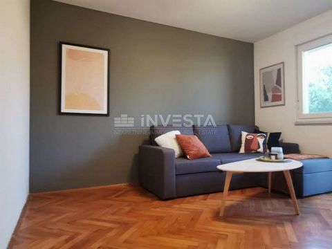 Location: Istarska županija, Poreč, Poreč. Parenzo - centro città, 150 m dal lungomare - Posizione Top In vendita un appartamento nel centro di Parenzo, in una posizione esclusiva che è una rarità sul mercato immobiliare. L'appartamento ha una superf...