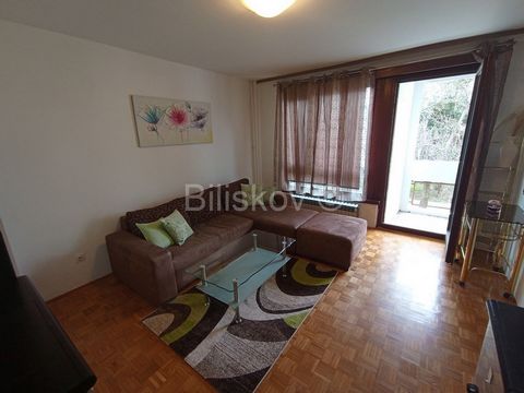 www.biliskov.com ID- 14631Gredice, JarunBeautiful, comfortable one-bedroom apartment, with an area of 40.70 m², on the first floor of a building constructed in 1988. The building has no elevator.The well-utilized space consists of a hallway, living r...