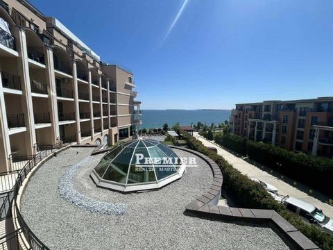 Studio à vendre dans un beau complexe à Sveti Vlas avec vue sur la mer en première ligne. La chaise est entièrement équipée. Superficie 43 m², fl. 2 Le complexe dispose d’un centre de remise en forme Pulse, d’un centre de spa, d’un salon de beauté, d...