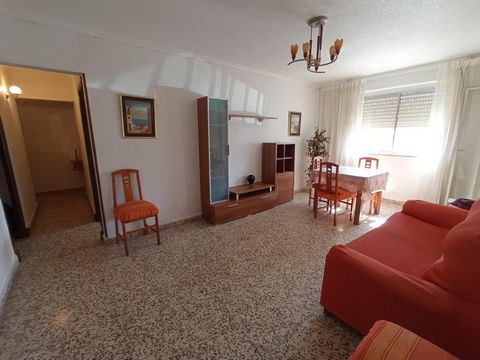 Wij presenteren u dit gelijkvloers appartement te koop gelegen in de stad Cartagena in een woongebouw Dit appartement is ideaal voor degenen die op zoek zijn naar een ruim en comfortabel huis voor het hele gezin