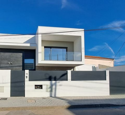 House with a total gross area of 234,37 m2, has 4 bedrooms and 3 bathrooms and A+ energy certification, ensuring efficiency and comfort. Comprising: Lower Floor: - 1 Bedroom; - 1 full bathroom; - Open Space Kitchen and Living Room. Upper Floor: - 2 B...