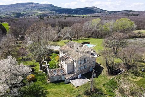 To the north-east of the Luberon park, facing the Lure mountain, this old mill is located at the confluence of two rivers. Its land, planted with trees and flowers, is bordered by forests, fields and meadows as far as the eye can see, and has a heate...