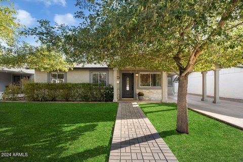 Welcome to this appealing renovated Mid-Town, 3bed/2full bathroom, home located steps from Coronado Historic District! Classic bungalow style, beautifully updated in 2022, begins at the front door with an inviting paver walkway and stone facade. The ...