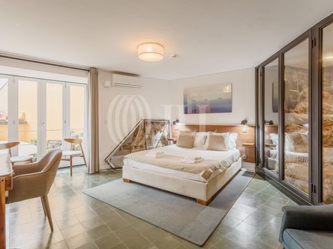 1-bedroom apartment with 67 sqm of gross private area, fully renovated in 2016, located in the historic center of Porto. Situated in an 18th-century building with unique features, it consists of a spacious living room, equipped kitchen, one en-suite ...