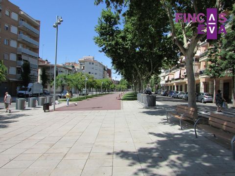 Lokaal te koop in Cambrils, op Avinguda Baix Camp, het is gloednieuw. (LOKAAL NUMMER 13) Het pand heeft een totaaloppervlak van 199m2. Het bevindt zich op de begane grond van het grootste gebouw in Cambrils met ongeveer 350 woningen en drie ondergron...