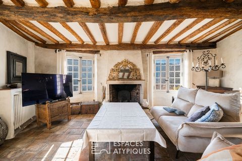 Located in the charming medieval village of Auribeau-Sur-Siagne, this 17th century house develops 190m2 on four levels. In absolute calm, in a small alley adorned with cobblestones, this building brings together three living spaces, each with its own...