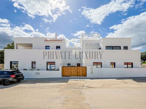 Discover your own paradise in this stunning triplex villa, under construction, located in Alcácer do Sal. With three spacious suites, a panoramic pool, a rooftop terrace with stunning views, private parking, and BBQ space, this property offers unpara...