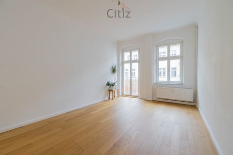 Nahe wunderschönen Weitlingkiez in Lichtenberg befindet sich diese 2-Zimmer Wohnung. Unweit vom Roedeliusplatz liegt sie in einer ruhigen und grünen Gegend. In den Straßen finden sich viele Cafés, Restaurants und Einkaufsmöglichkeiten. Auch Parks, wi...