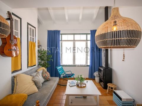 Este bonito dúplex, con entrada en primer piso, se encuentra en el pintoresco pueblo de pescadores de Fornells, a solo unos pasos del puerto y los restaurantes. Con tan solo un vecino, es ideal para disfrutar de la tranquilidad del pueblo. Entrando p...