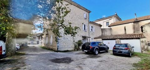 À vendre à Livron-sur-Drôme, à seulement 20 minutes au sud de Valence : un immeuble de rapport idéalement situé en centre-ville. Cet ensemble est composé de 6 appartements loués, chacun disposant d’un garage privatif. Les logements se répartissent co...