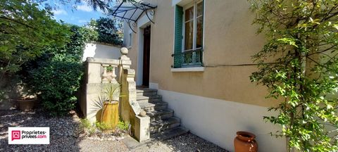 Charmante maison des années 1920, dans un secteur résidentiel, 4 chambres, jardin arboré clos de mur, proche de l'Horloge et des bus qui mènent en 3 min à de gorge de loup. Cette maison de 133m2 de surface utile sur une parcelle de 316m2 offre au pre...