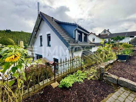 Dieses modernisierte Einfamilienhaus wurde 2016 kernsaniert und bietet auf 100 qm Wohnfläche und 460 qm Grundstück höchsten Wohnkomfort. In solider Massivbauweise mit Natursteinsockel errichtet, wird es durch eine Infrarotheizung an der Decke sowie e...