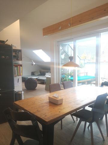 In the middle of Cologne-Ehrenfeld - but still sleep peacefully and have enough space? In this apartment you have comfort and tranquility, plenty of space in three bedrooms and a very large living-dining-kitchen area. And: a roof terrace with sun. Ar...