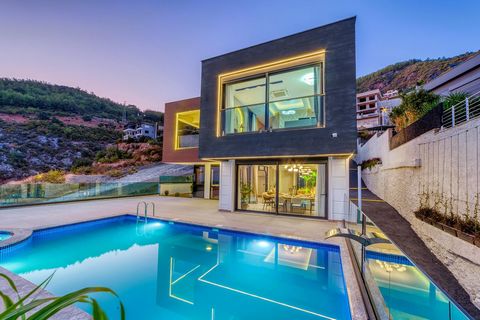 Luxusvillen in Alanya Tepe, die Ihre Träume wahr werden lassen! 2 luxuriöse 4+1 Villen mit moderner Architektur, erbaut auf insgesamt 1.169 m² Land in Alanya Tepe, warten auf Sie. Unsere Villen bieten ein geräumiges und komfortables Wohnen mit einer ...