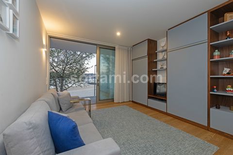 Apartamento T1 moderno frente rio. Descubra o equilíbrio perfeito entre conforto e localização neste deslumbrante apartamento T1 na Marina da Afurada. Situado num prédio moderno e elegante, este imóvel foi pensado para quem valoriza qualidade de vida...