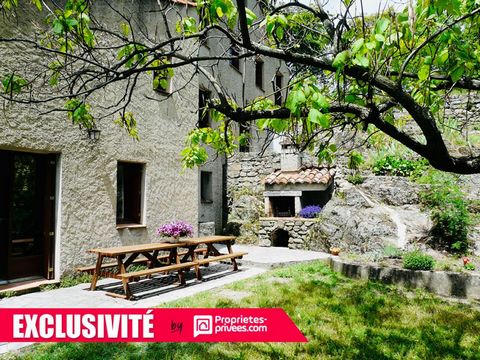 Très belle maison de 215 m² avec 6 chambres, confortable et spacieuse, un joli terrain attenant (Sauna, piscine), idéalement située sur les hauteurs du charmant village de Mandagout. Elle se compose de la manière suivante : Au 1er niveau : une très a...