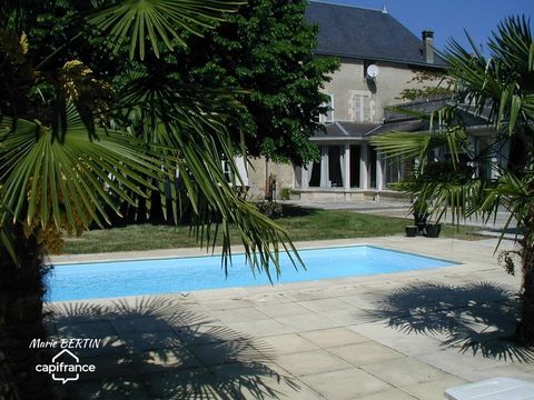 Élégante propriété historique à Lezay, découvrez cette somptueuse bâtisse de 454 m², datant de la fin du 18ème et du début du 19ème siècle, située à seulement 45 minutes de Poitiers et 1h30 de La Rochelle. Nichée au cur de Lezay, à 200 mètres des com...