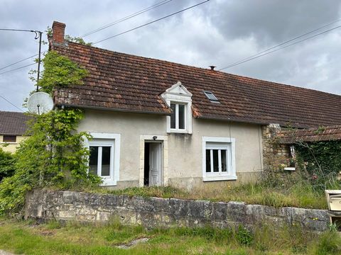 Située dans un hameau proche de Saint-Août (36120), cette charmante maison bénéficie d'un emplacement calme. La commune offre un cadre de vie paisible, à proximité des commerces locaux, des écoles et des services essentiels (à 5 minutes en voiture). ...