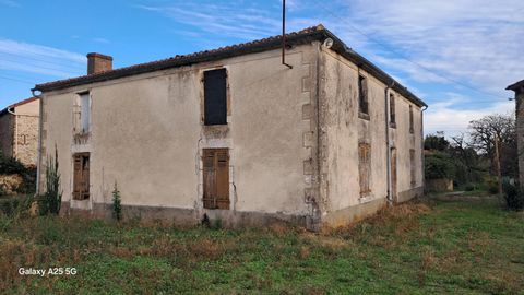 A Vendre : Ferme Ancienne à Réhabiliter et Terrain Constructible au Coeur d'un village rural non loin de Sainte Hermine Patrick Joncheraye vous propose une opportunité unique : une ancienne ferme à réhabiliter entièrement, située en plein centre d'un...