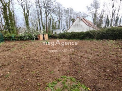 Venez découvrir ce beau terrain clos, constructible d'environ 393 m² borné, à viabiliser sur rue et prévoir un assainissement non collectif. Il est situé dans la commune de Sainte-Colombe à 6 km de Provins, sans circulation avec vue sur les champs, a...