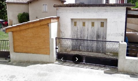 Garage à Transformer avec Terrain - Beaumont-lès-ValenceSitué à Beaumont-lès-Valence, découvrez ce garage de 35 m2 offrant un beau potentiel de transformation (changement de destination en cours). Idéal pour un projet d’aménagement, ce bien est impla...