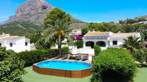 Erstaunliche Villa mit 4 Schlafzimmern zum Verkauf in der Gegend von Montgo in Javea Villa mit 4 Schlafzimmern und 2 Bädern in Südlage zum Verkauf in Javea, Spanien Fantastisches Anwesen mit 4 Schlafzimmern und 2 Bädern zum Verkauf in der Gegend von ...