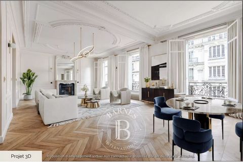 Paris 17 - Ampère/Wagram: Renovated upper floor apartment - 4 bedrooms. Beautiful, fully renovated 198m² (2,131 sq ft) apartment on the third floor of a high-end Haussmann building. This bright, dual-aspect property offers an excellent floor plan. Th...