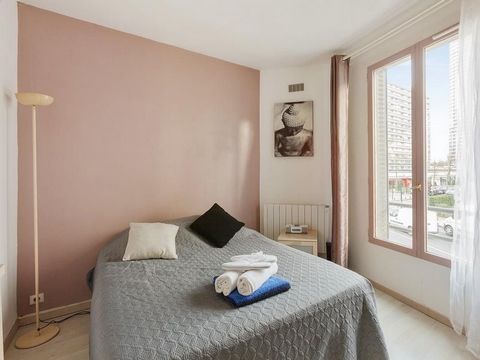 For rent under the 5 to 10-month Mobility Lease. Discover this charming apartment located in the lively Front de Seine-Bellini district of Puteaux. This 30 m² property consists of two bright rooms, offering an ideal living space for a single person o...