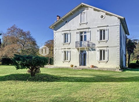 Au cur de l'agglomération dacquoise, cette élégante maison de maître de 1913 allie le charme de l'ancien au confort moderne. Nichée dans un environnement paisible, elle offre une qualité de vie exceptionnelle, avec un accès rapide aux commodités, à ...