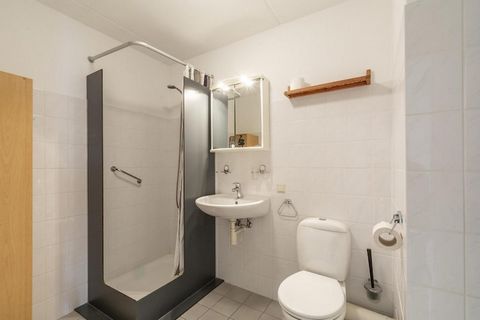 Ten zachwycający apartament wakacyjny w Callantsoog jest idealny dla maksymalnie 4 gości, posiada słoneczny balkon od strony południowej, który zaprasza do relaksu i cieszenia się świeżą morską bryzą. Położony na pierwszym piętrze uroczego apartament...