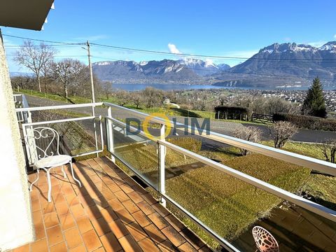 Dohm Immobilier Annecy vend en exclusivité et rare sur le marché actuel un grand appartement T4 de 107m2 avec une belle vue dégagée sur le lac d'Annecy double exposition. Cet appartement est composé d'une entrée avec placard qui dessert soit un coulo...