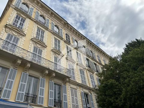 situé dans une jolie copropriété arborée, bel appartement de 170m² à rafraichir situé au 3ème étage avec ascenseur se composant d'une magnifique pièce de vie d'angle avec 4 fenêtres, d'une salle à manger, de 4 chambres, de trois salles d'eau, de deux...