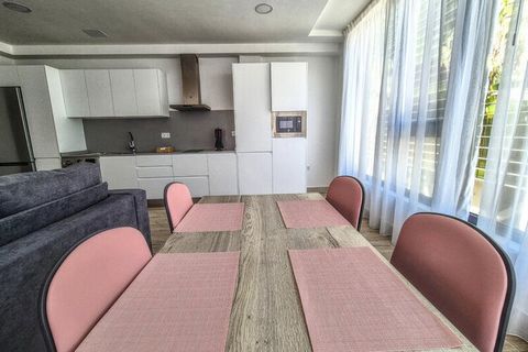 Questa sistemazione moderna, gestita da Canariasgetaway (visita il nostro sito web per maggiori informazioni), dispone di 2 camere da letto e 1 bagno e si trova in una posizione privilegiata, a pochi passi dalla spiaggia di Las Canteras a Las Palmas ...