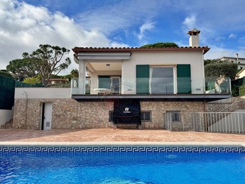 Welcome to your dream home in Torre Valentina! This fully renovated house is ready for you to move in and enjoy the Mediterranean lifestyle. Perfectly located just a short distance from the stunning coastline, this property offers comfort, convenienc...