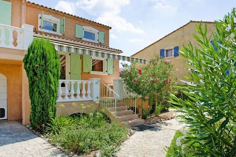 The ideal place for the whole family! The terraced houses, built in Provençal style, are embedded in a well-kept green area. They have a spacious living area and have been comfortably furnished. Enjoy a relaxed breakfast and sociable barbecue evening...