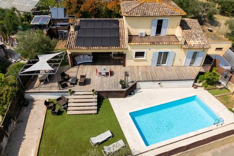 À vendre à Biot Centre  Villa moderne avec piscine, proche vill