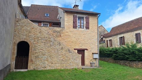 Maison de village en pierre avec jardin