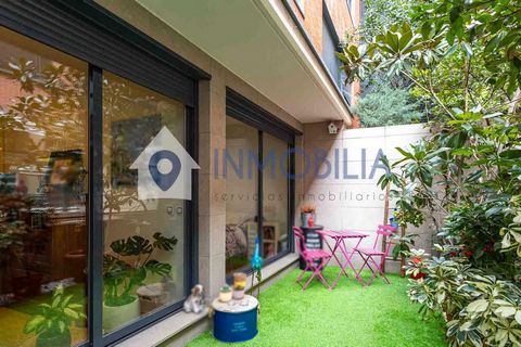 Grupo Inmobilia presenteert dit appartement met tuin, gelegen in een modern gebouw uit 2007, met 1 slaapkamer, aparte keuken klaar om in te trekken. Het wordt momenteel verhuurd. Wonen in de wijk Salamanca staat synoniem voor exclusiviteit, comfort e...