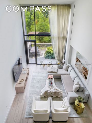 Ce duplex éthéré situé dans la célèbre Pierhouse offre la vie contemporaine ultime. S’étendant sur plus de 3 000 pieds carrés, cette maison clé en main de 3 chambres et 2,5 salles de bains dispose de hauts plafonds, d’une terrasse privée et d’une vue...