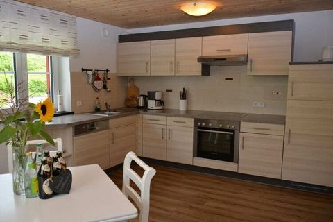 Das liebevoll eingerichtete Ferienhaus bietet alles was für die schönste Zeit des Jahres nötig ist. Es gibt schöne sonnige Terrassen, zwei luxuriöse Bäder, einen großen Wohnraum und Essraum mit Schwedenofen für einen gemütlichen Aufenthalt. Die Küche...