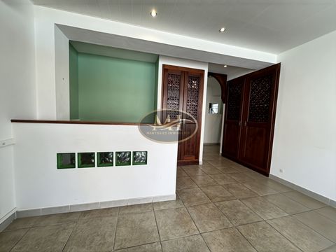 Idéalement situé en plein cœur de Jonquières, à deux pas de la clinique et d’un grand parking, ce local professionnel offre un cadre idéal pour développer votre activité. De plain-pied et facile d’accès, il est conforme aux normes PMR et bénéficie d’...