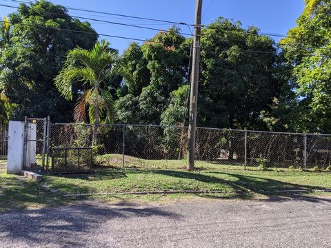 Unlock the potential of this remarkable 0.55-acre lot located on Norbury Close in the prestigious Norbrook neighborhood of St. Andrew. With covenants recently lifted, this prime property is now cleared for the development of five townhomes, making it...