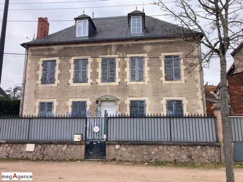 Maison 4 chambres sur 420 m² clos.