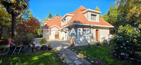 Domaine (équestre) comprenant un pavillon 290m² + 1 corps de ferme + 18 Hectares de terrain.
